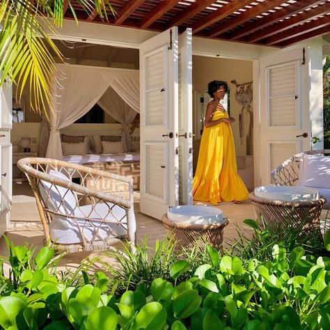 Walking on sunshine... Wake up to perfect blue sea views as you float amongst Calabash's bamboo interiors, sandy tones and tropical gardens. 📸: @calabashjumbybay #JumbyBayIsland #PrivateIsland #Calabash #PrivateResidence #UniqueDestinations #BeachVilla #EpicPlaces #IslandLife #Caribbean #CaribbeanLife #Antigua #MasterpieceHotels #CaribbeanSea #OetkerCollection #EdenBeing #IAmATraveller @oetkercollection Carribean Kitchen, Caribbean Colonial, Carribean Colonial House, Caribbean House, Caribbean Mansion, Jamaican Country House, Caribbean Colonial Architecture, Caribbean Interior Design, Veranda Restaurant