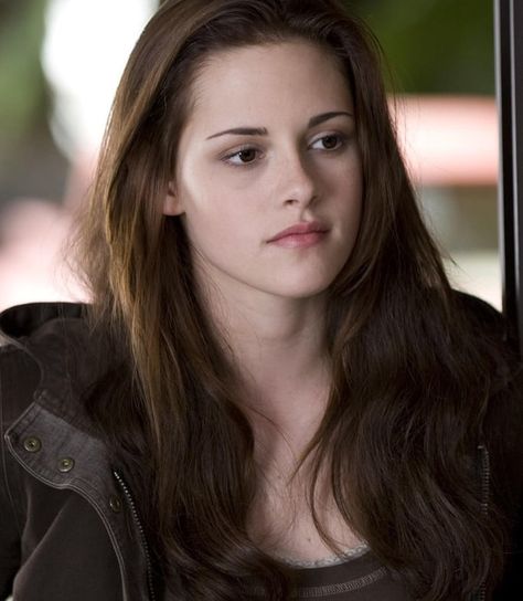 Kristen Stewart on Instagram: “It's almost Sunday:( #thetwilightsaga #twilight #bellaswan #bellacullen #kristenstewart #robertpattinson #edwardcullen #newmoon #eclipse…” Kiss Marry Kill, Kristen Stewart Twilight, Twilight Outfits, Bella Cullen, Kristen Stewart Style, Twilight Pictures, Twilight Movie, Hollywood Actress, Edward Cullen