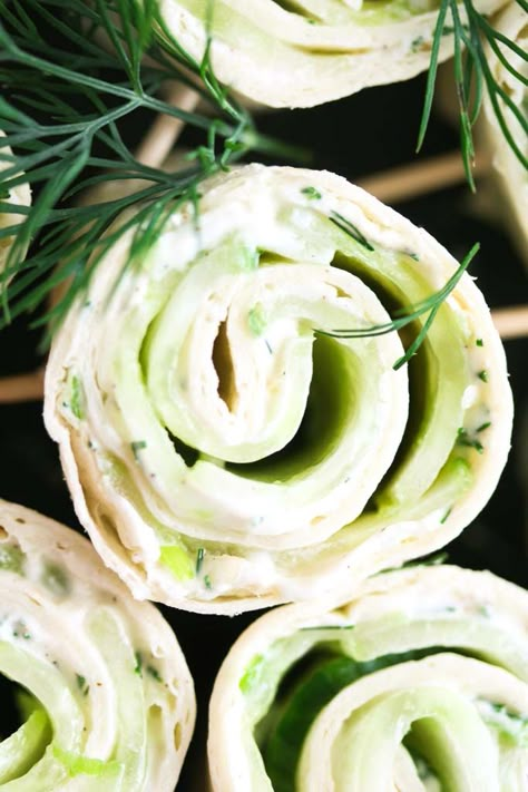 Cucumber Wraps, Cucumber Bites Appetizers, Cucumber Roll Ups, Awesome Sandwiches, Boat Snacks, Wraps Recipes Easy, Cucumber Appetizers, Cream Cheese Pinwheels, Pinwheel Sandwiches