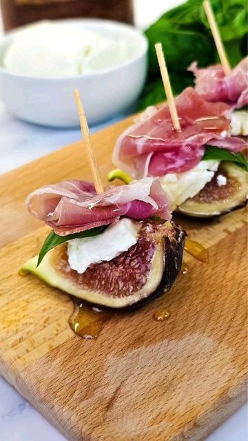 Fresh Finger Food, Fancy Appetizer Recipes, Finger Food Catering, Small Bites Appetizers, Canapes Recipes, Fancy Appetizers, Catering Ideas Food, Delicious Appetizer Recipes, Charcuterie Recipes