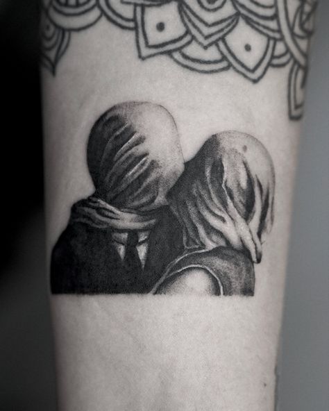 The Lovers, painting by René Magritte tattoo by @valentina.tattoos  #smalltattoo #renemagritte #forearmtattoos #microtattoo The Lovers Tattoo, The Lovers Painting, Psychology Tattoo, Lovers Tattoo, Evil Eye Tattoo, Epic Tattoo, Spain Madrid, Love Is Blind, René Magritte