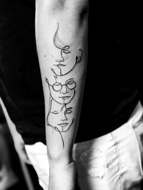 Tatuagem Harry Potter em Fine line Harry Potter Tattoo Sleeve, Tattoos Fine Line, Cute Sister Tattoos, Harry Tattoos, Nerdy Tattoos, Bookish Tattoos, Geometric Sleeve Tattoo, Cool Arm Tattoos, Fine Line Tattoo