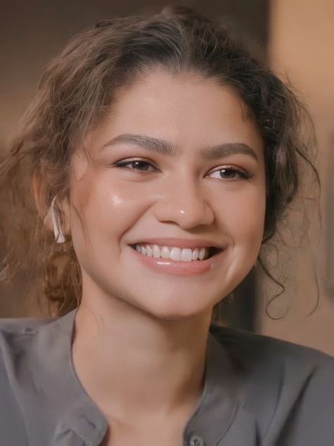 Zendaya Makeup, Estilo Zendaya, Zendaya Maree Stoermer Coleman, Glitch In The Matrix, Zendaya Outfits, Stile Hijab, Zendaya Style, That Smile, Beautiful Weather