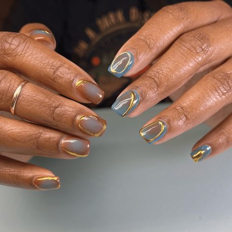 20 Aura Nails Ideas For the Perfect End-of-Summer Manicure Aura Nails With Gold, Short Aura Nails, Mismatched Nails, Chrome Manicure, Nails With Gold, Nail Appointment, Aura Nails, Chrome Nail Art, Hair Concerns