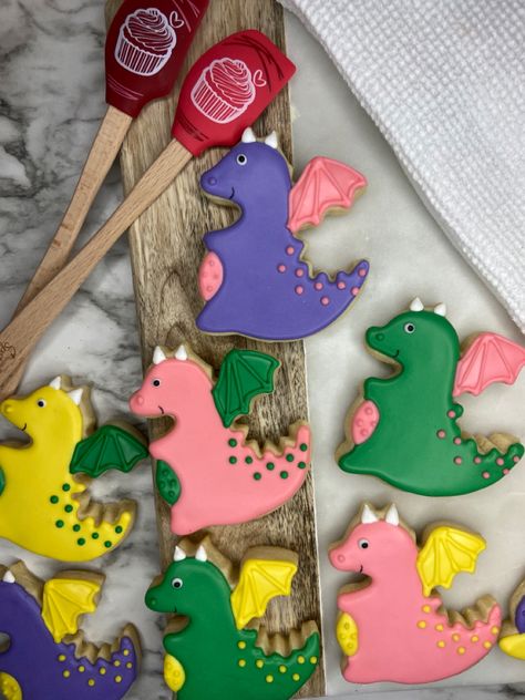 Dragon Cookies Decorated, Dragon Sugar Cookies, Nicholas Party, Dragon Baby Shower Invitations, Aurora Birthday, Dragon Baby Shower, Royal Icing Sugar, Dragon Cookies, Dragon Princess