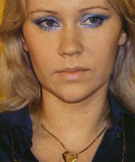 Agnetha Abba Makeup, 70s Make Up, 70s Makeup Look, Abba Concert, 1970s Makeup, Abba Outfits, Look Disco, Disco Makeup, Abba Costumes