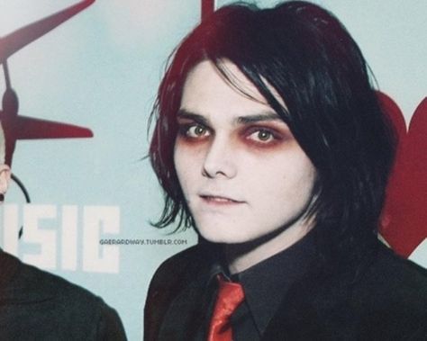 Gerard Way Smile, Chubby Goth, Rock Makeup, Gerald Way, Concert Makeup, Mcr Memes, Old Makeup, I Love Mcr, Emo Makeup