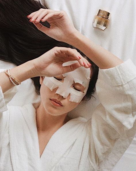 Lookaftermi Singapore on Instagram: “we owe so much to #SHEETMASKS for saving our need for an at-home #pamper sesh! Easy when you’re on the go. Quick to use. Above all, always…” Sheet Mask Photography, Mask Photoshoot, Eye Gel Mask, Waxing Room, Korean Sheet Mask, Mask Photography, At Home Spa, Hydrating Sheet Mask, Korean Beauty Products