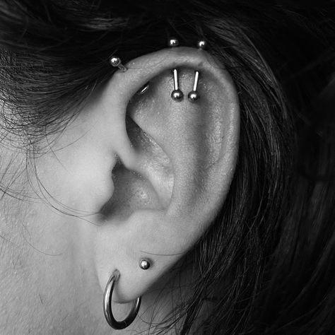 ♡°˖✧ Elusive Oracle Pokes ✧˖° ♡ | I got to do some reaaally cool vertical helix piercings for Franklin today! I would absolutely love to do more of these. They look awesome... | Instagram Vertical Helix Piercing, Helix Piercings, Piercing Inspo, Jewelry Charms, Helix Piercing, Helix, Charm Jewelry, Ear Piercings, Piercings