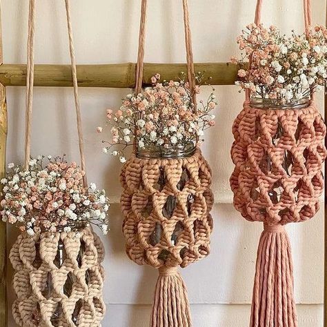 Spiral Macrame Plant Hanger Tutorial, Macrame Useful Things, Useful Macrame Projects, Yarn Macrame Diy, Macrame Decor Ideas, Macrame Projects Ideas, Macrame Idea, Spiral Knot, Macrame Inspiration