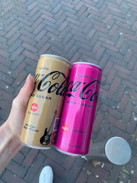 Coca Cola zero sugar, no calories raspberry and vanilla flavour Coke Zero Aesthetic, Vanilla Coke Zero, Coca Cola Aesthetic, Coca Cola Zero, Coca Cola Drink, Vanilla Coke, Barbie Doll Set, Cute Snacks, Healthy Food Motivation