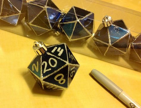 Dnd Christmas Decorations, Dnd Christmas Gifts, Christmas Dnd, Dnd Christmas, Nerd Christmas, Diy Geek, Nerdy Christmas, Geek Christmas, Geek Diy