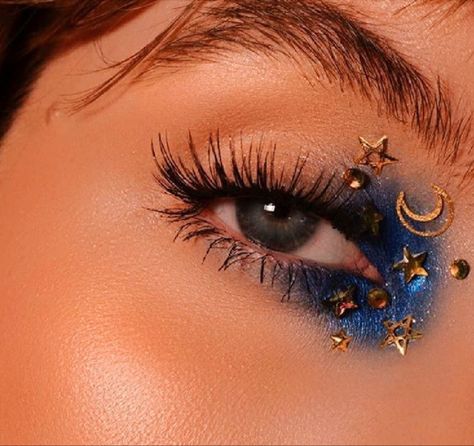 #eye #eyeshadow #blue #stars #moon #space #makeup #pretty #aesthetic #edited                 

———————————————————————————— (not my picture <3)
📸 ~ Yasmin Woods Space Makeup, Carnival Makeup, Look Festival, Halloween Tattoo, Smink Inspiration, Creative Makeup Looks, Fantasy Makeup, Editorial Makeup, Makeup Goals