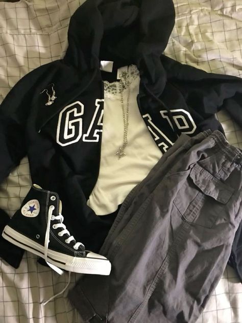 Casual School Outfit, Downtown Outfits, Fashion Crochet, Fall Fit, Black Converse, Outfits With Converse, Outfit Fall, Swaggy Outfits, Simple Trendy Outfits