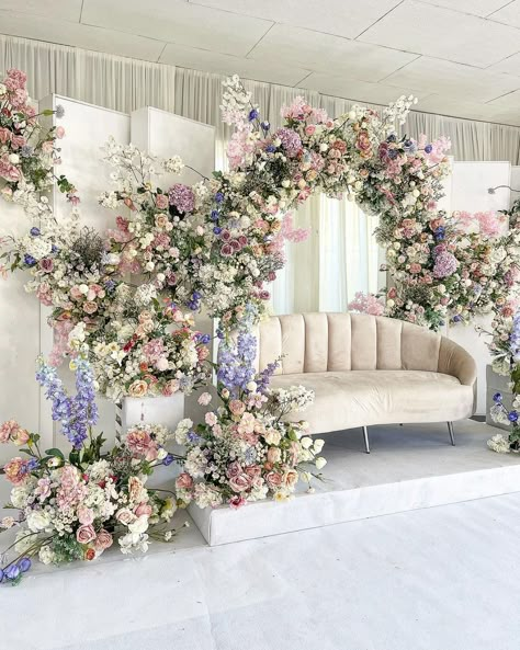 Wedding Throne Ideas, Pastel Wedding Stage Decor, Pastel Decorations Wedding, Malay Wedding Decorations, Pastel Stage Decor, Malay Wedding Theme, Solemnisation Decor, Wedding Reception Backdrop Elegant, Wedding Moodboard Inspiration