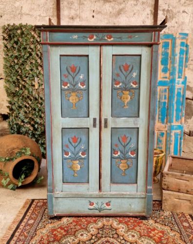 Folk Art Dresser, Wardrobe Painting Ideas, Folk Art Interior, Folk Art Painted Furniture, Folk Symbols, Folk Interior, Art Cupboard, Cupboard Painting, Upcycled Desk