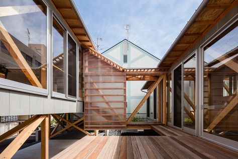 Gallery of House in Gakuenmae / KKAA YTAA - 3 Peaceful Garden, Central Courtyard, Minimal Architecture, Internal Courtyard, Inner Courtyard, Timber Structure, Minimalist House Design, Urban Fabric, Timber House