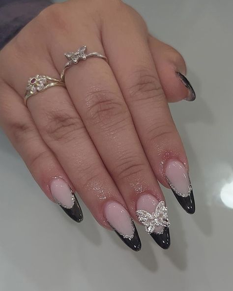 ig: nailsbyzairaa Prom Nail Black, Almond Shape Black Nails Designs, Black Nails Graduation, Grad Nails Black, Swag Nails Almond, Black Hoco Nails Acrylic, Black Grad Nails, Black Almond Nails Designs Glitter, Almond Black Nails Design