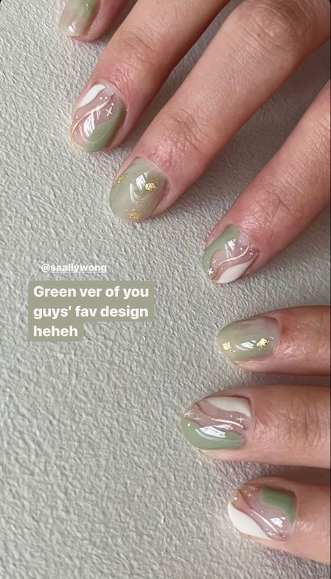 Green Nails Korean Style, Cute Sage Green Nails Short, Sage Green Nails With Gold Flakes, Nail Art Green Sage, Nails Sage Green And White, Sage Green And Beige Nails, Sage Green And Silver Nails, Green And Beige Nails, Nail Art Sage