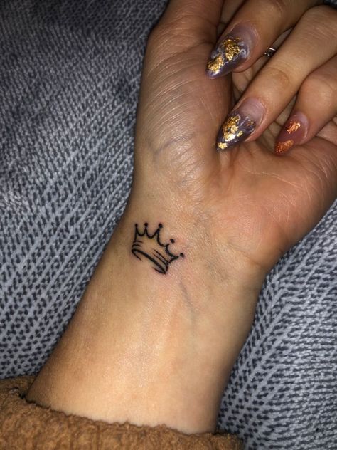 Bracelet Tattoos With Names, Tiara Tattoo, Crown Tattoos For Women, Crown Tattoos, Tattoo On Wrist, Inner Bicep Tattoo, Single Line Tattoo, Tattoo Prices, Perfect Tattoo