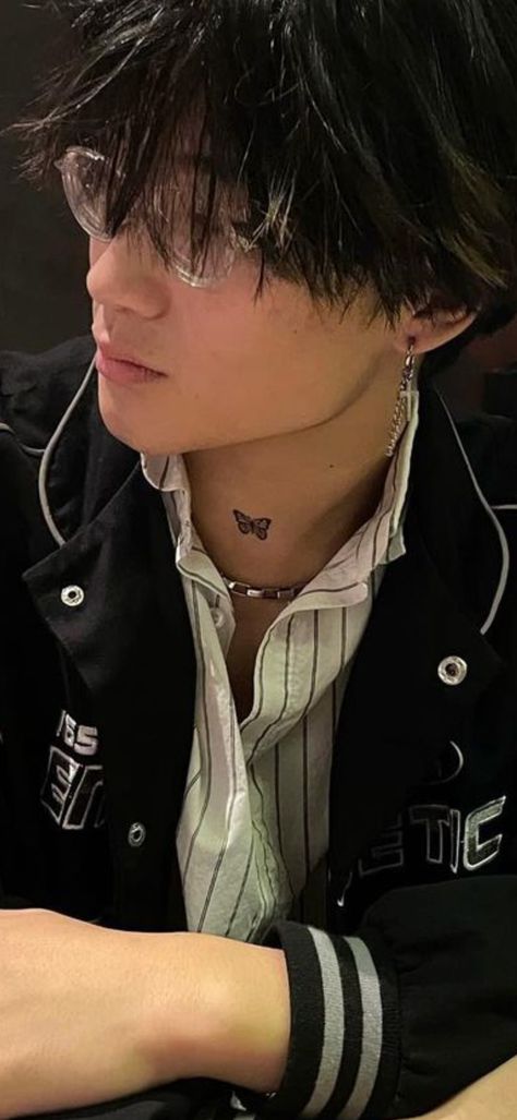 Butterfly Throat Tattoo Men, Neck Tattoo Butterfly Men, Tattoo Neck Butterfly, Korean Neck Tattoo, Aesthetic Neck Tattoo Men, Butterfly Neck Tattoo Men, Men With Neck Tattoos, Butterfly Tattoo Back Of Neck, Butterfly Tattoo Neck