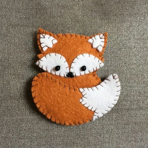 Fox Felt Pattern, Felt Fox Ornament, Felt Fox Pattern Free, Yellowstone Embroidery, Fox Crafts For Kids, Felt Fox Pattern, Fall Felt Crafts, Fox Felt, Felt Brooches