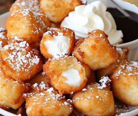 Deep Fried Marshmallows – Chloe foods Deep Fried Marshmallows, Fried Marshmallows, Fast Deserts, Fried Desserts, Fried Ice Cream Recipe, Deep Fried Desserts, Fair Foods, Fried Dessert, State Fair Food