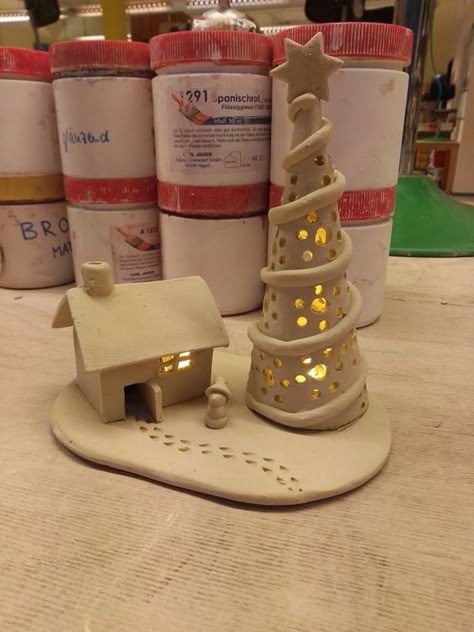 Winter Clay Projects, Winter Pottery Ideas, Christmas Ceramics Ideas Pottery, Holiday Pottery, Clay Christmas Decorations, Coil Pottery, Pottery Lessons, Pottery Houses, Air Dry Clay Projects