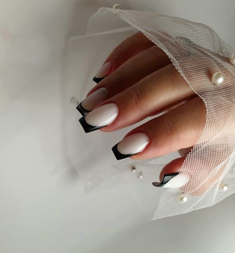 French Nails Milky White and Black Milky Black French Nails, Black French Tip Nails White Base, White Nail With Black French Tip, Black Nail With White French Tip, White Black French Tip Nails, White Nails Black French Tip, White With Black French Tip Nails, Milky White Black French Nails, Milky Nails Black French