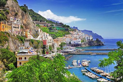 11 things you need to do to get the most out of the Amalfi Coast Travel Outfit Spring, Amalfi Coast Towns, Salerno Italy, Amalfi Coast Travel, Best Bucket List, Day Trips From Rome, Bucket List Family, Voyage Europe, 수채화 그림