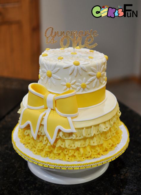 Cake With Daisies, Yellow Flower Cake, Flower Cake Ideas, Yellow Cakes, Two Tiered Cake, Whimsical Cake, Cake Designs For Girl, 12th Birthday Cake, Purple Cakes Birthday