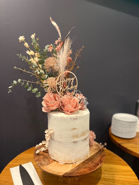 40th Western Birthday Ideas For Women, Rustic Birthday Cake For Women, Western Cakes Birthday For Women, Rustic Birthday Party Ideas For Women, Western 18th Birthday Party, Cowgirl Cake Ideas, Ethereal Birthday, Boho Sweet 16, Naked Birthday Cake