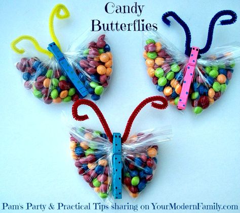 Butterfly crafts with coffee filters and Butterfly Candy – Adorable! Crafts With Coffee Filters, Butterfly Snacks, Butterfly Themed Birthday Party, Cereal Snacks, Coffee Filter Crafts, Candy Crafts, Butterfly Party, Butterfly Crafts, Coffee Filters