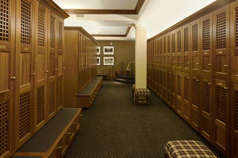 Charlotte Country Club - Men's Locker Room Golf Locker, Golf Clubs Women, Sports Locker, Clubhouse Design, Golf Clubhouse, Wooden Lockers, Locker Designs, Vintage Lockers, Santa Helena