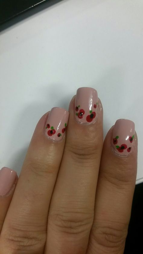 Poppy Nail Art Designs, Remembrance Nails Poppies, Remembrance Day Nail Art, Poppy Manicure, Poppy Nails Design, Remembrance Day Nails, Remembrance Nails, Poppy Nail Art, Poppy Nails