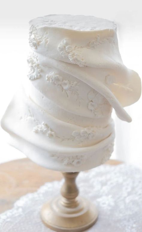 wedding cake, the most beautiful wedding cake, elegant wedding cake, wedding cake inspiration, wedding cake photos, wedding cake pictures, wedding cakes, wedding cake trends Wedding Cake Elegant, Wedding Cake Dessert Table, Cake Elegant, Ruffle Wedding Cake, Art Cakes, Wedding Cake Pictures, Vintage Cakes, Cake Photos, Wedding Cake Ideas