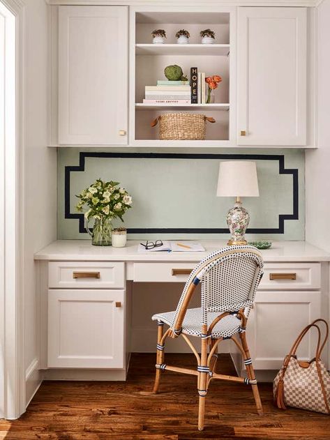 Small Traditional Home, Tori Rubinson, Kitchen Workspace, Traditional Home Office, Study Design, Ranch Style Home, Traditional Home, Built In Desk, Interior Photography