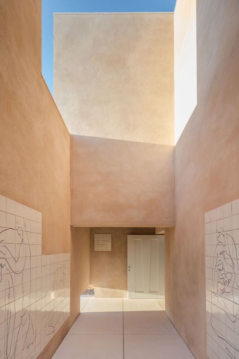 Capela do Monte by Alvaro Siza Alvaro Siza Architecture, Studio Mumbai, Alvaro Siza, Mediterranean Architecture, Design Workshop, Sacred Architecture, Architectural Section, Concrete House, Minimalist Architecture