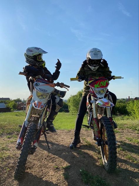 Dirt Bike Couple, Motocross Couple, Motocross Girls, Bike Couple, Motorcycle Couple, Motocross Love, Image Moto, Motorcross Bike, Bike Aesthetic