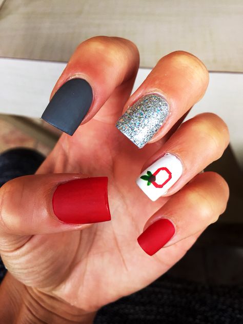 Ohio State Buckeye Nail Art, Ohio State Buckeyes Nails Art, Buckeye Nails Ohio State, Ohio State Nail Art, Osu Buckeye Nails, Ohio State Tattoos For Women, Ohio State Football Nails, Ohio State Nails Buckeyes, Osu Nails Buckeyes