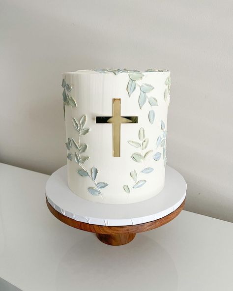 Mad Sweet Cakes | I’m obsessed with this first communion cake!… | Instagram Boy Baptism Cakes, Confirmation Cakes For Boys, First Communion Cake Boy, Baptismal Cake Boy Simple, First Communion Cake Ideas, First Communion Cakes For Boys, Communion Cake Ideas, Communion Cakes For Boys, White Baptism Cake