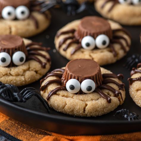 Soft and chewy peanut butter cookies topped with Reese's, melted chocolate, and candy eyes, these peanut butter spider cookies are both easy and fun to make. The perfect Halloween dessert for your next party! Spider Cookies Halloween, Peanut Butter Spider Cookies, Reeses Cookies, Easy Halloween Cookies, Candy Eyes, Spider Cookies, Chewy Peanut Butter Cookies, Halloween Dessert, Salty Treats