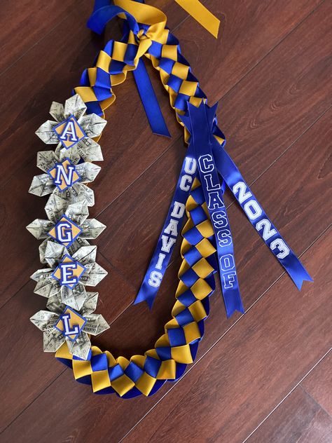 Homecoming Leis, Graduation Money Leis For Boys, Money Lies For Graduation, Graduation Money Lei Ideas, Grad Leis For Boys, Money Lai, Graduation Lanyards Diy, Money Lays For Graduation Diy, Lei Ideas For Graduation