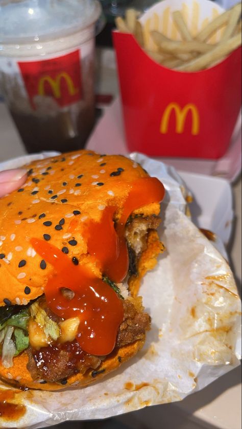 Burger Mcd, Food Mood, Cooking Recipes Healthy, Mouth Watering Food, Recipes Healthy, Mouth Watering, Cooking Recipes, Healthy Recipes, Ethnic Recipes