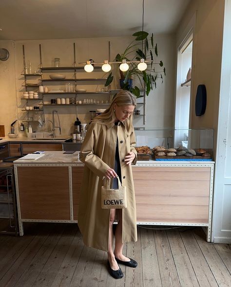 Pernille Wilby en Instagram: “Cloudy morning at my favourite breakfast spot in Copenhagen @apotek_57 ☕️🕊️” Apotek 57 Copenhagen, Copenhagen Breakfast, Cloudy Morning, Copenhagen Style, Design Inspo, My Favourite, Copenhagen, Home Interior Design, House Interior