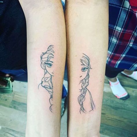 Disney Sister Tattoos, Matching Disney Tattoos, Frozen Tattoo, Disney Inspired Tattoos, Cute Sister Tattoos, Sister Tattoo Ideas, Anna Et Elsa, Small Sister Tattoos, Girl Thigh Tattoos