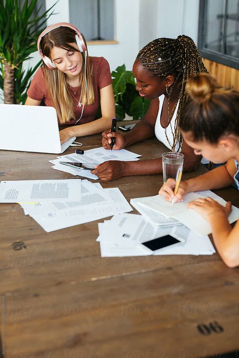 Student Photoshoot, College Students Studying, Studying Lifestyle, Overhead Photography, People Studying, Studying Together, Student Photography, Kids At Work, Study Together