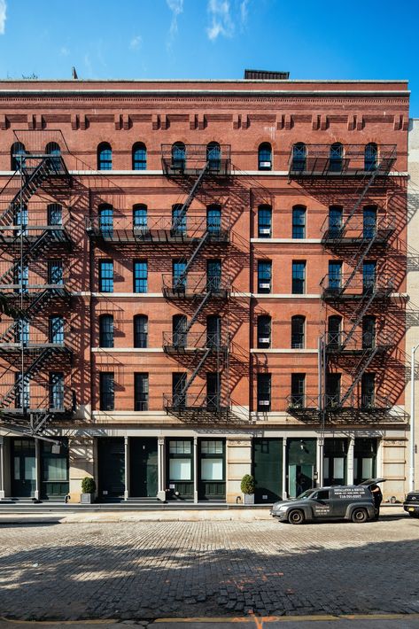 Nyc Apartment Exterior, Apartment Building Exterior, Manhattan Buildings, Brownstone Homes, Steel Staircase, Street Townhouse, Townhouse Exterior, New York Penthouse, Apartments Exterior