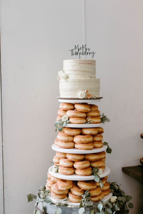 Donut And Cake Wedding Display, Donut At Wedding, Apple Cider Donut Wedding Cake, Diy Donut Display, Donuts At Wedding Receptions, Breakfast Wedding Cake, Donut Stand Wedding, Wedding Cake With Donuts Under, Wedding Doughnut Display