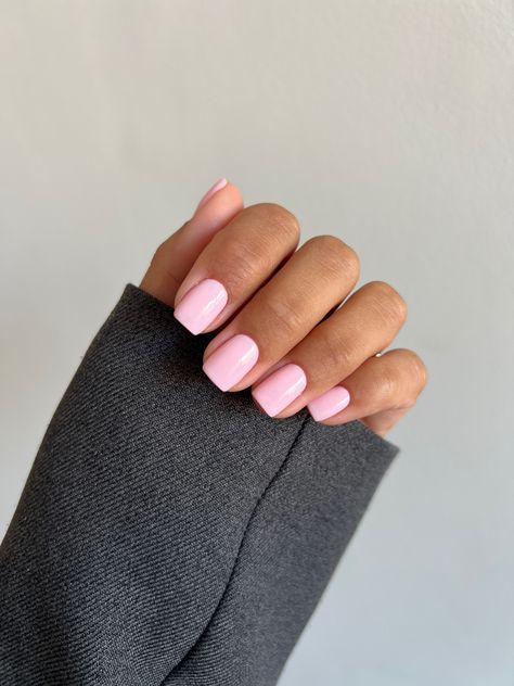 Short Pastel Pink Nails, Pink Builder Gel Nails, Short Nails Light Pink, Pink Squoval Nails, Ongles Gel Rose, Bubble Gum Pink Nails, Ongles Rose Pastel, Bubblegum Nails, Bubblegum Pink Nails